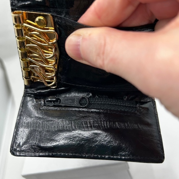 Genuine Eel Skin Key Holder Tri-Fold Small Organizer Wallet with Snap Closure - Picture 10 of 15